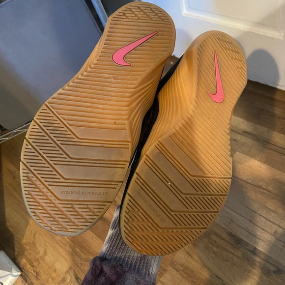 SOLD!! Nike Metcon 6 in cheetah - Picture 2 of 6